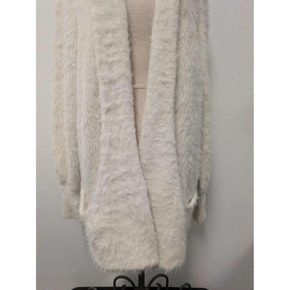 Anthropologie Knitted & Knotted White Ivory Eyelash Wool Cardigan sz M Cozy Chic